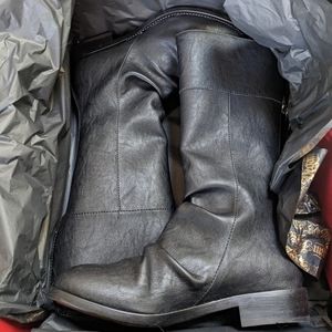 Slayer boots never worn